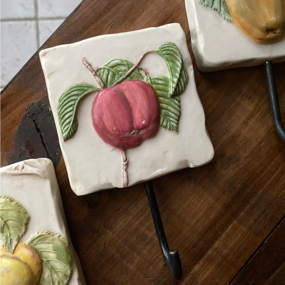 Set 3 Hen Feathers Resin Plaques/Wall Hooks. Pear, Peach, Apple. 3.5 x 3.5. - Picture 15 of 16